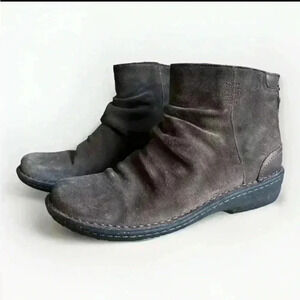 Clarks Artisan Womens Sz 9.5 Shoes Brown Suede Slouch Comfort Fashion Ankle Boot
